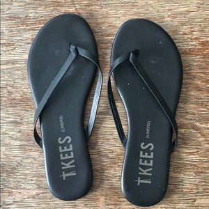 TKEES black flip flops